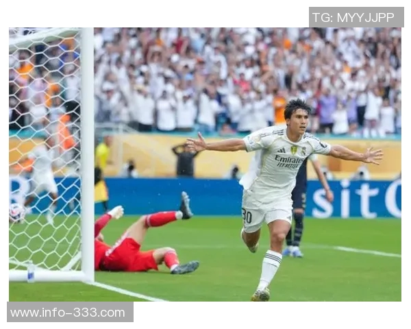 尤文等豪门瞄准本菲卡17岁后卫福尔莫索穆帅称其为新一代小麦