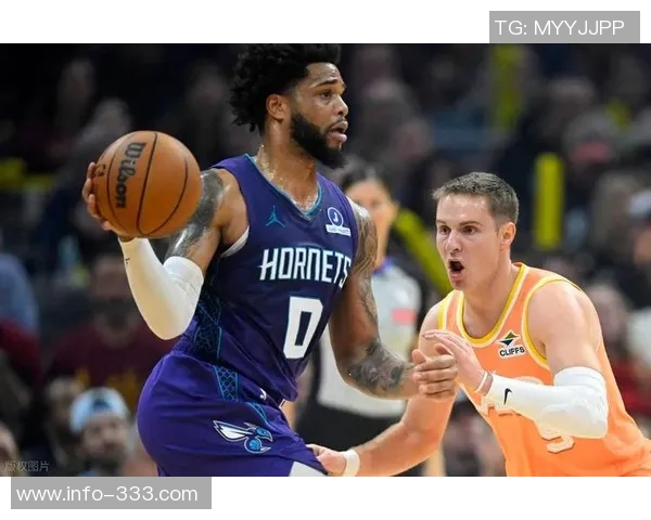 克尼佩尔生涯第800分仅用42场创黄蜂队史新纪录展现惊人稳定性 克尼佩尔生涯第800分仅用42场创黄蜂队史新纪录展现惊人稳定性