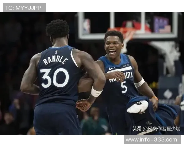 兰德尔带领球队奋勇争先19投12中砍下30分7篮板4助攻1抢断